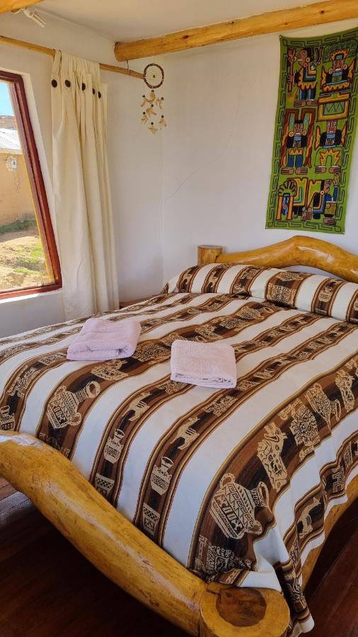 Hostal Puerta Del Sol Isla del Sol Bagian luar foto