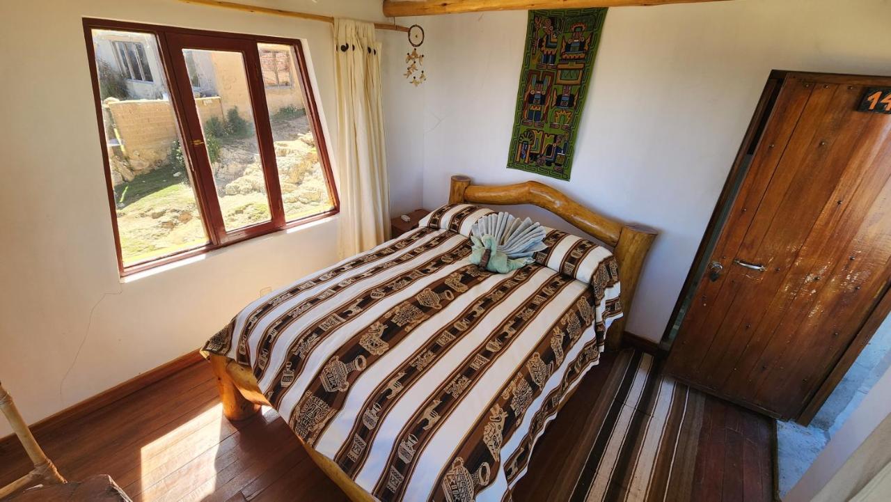 Hostal Puerta Del Sol Isla del Sol Bagian luar foto
