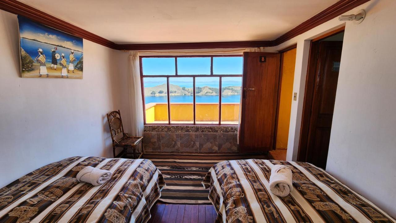Hostal Puerta Del Sol Isla del Sol Bagian luar foto