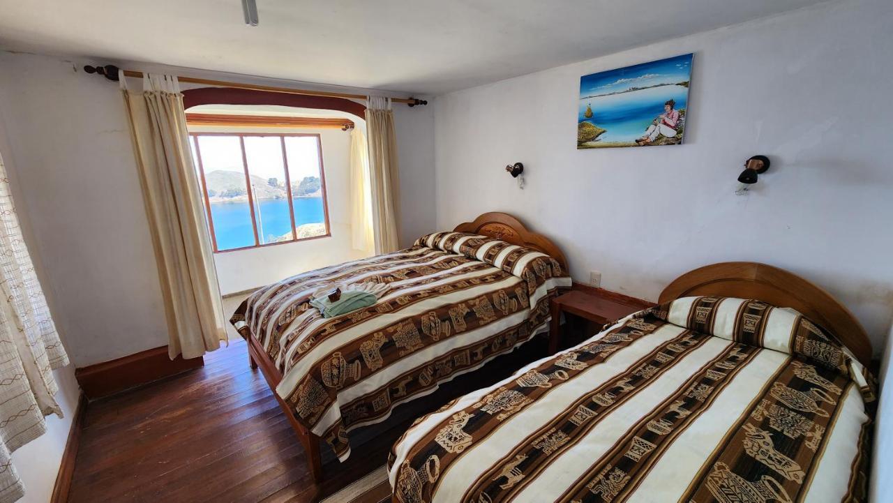Hostal Puerta Del Sol Isla del Sol Bagian luar foto