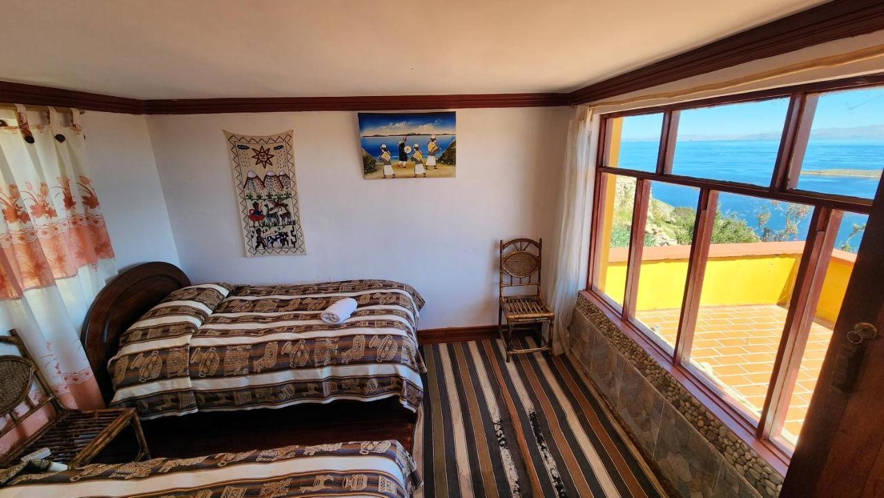 Hostal Puerta Del Sol Isla del Sol Bagian luar foto