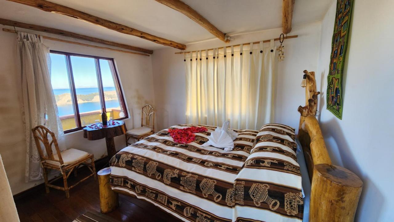 Hostal Puerta Del Sol Isla del Sol Bagian luar foto